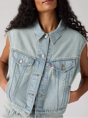 Levi’s Women's Premium Light Wash Shrunken Vest Size: Small